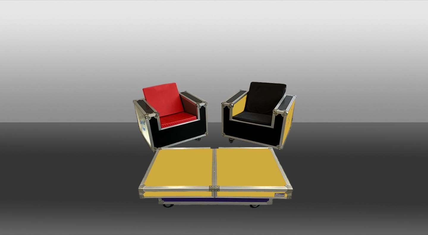 Flight-cases sur-mesure - table basse avec compartiments et fauteuils (salon)